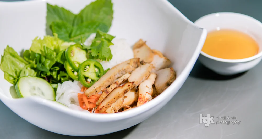 Commercial food and hospitality photography for Tigerly Ox.